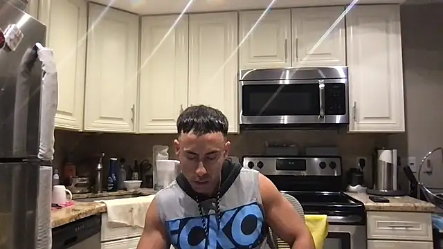 Snapshot of BigGuyMuscle chatting on February 2026 12:11:02 AM BigGuyMuscle online show from February 2026 12:11:02 AM