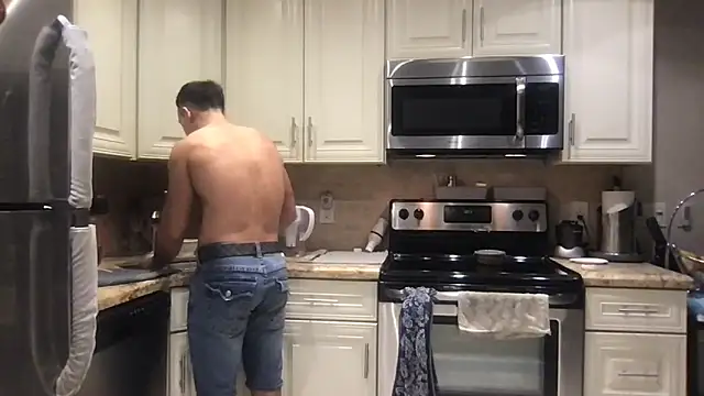 Snapshot of BigGuyMuscle chatting on March 2026 12:05:02 AM BigGuyMuscle online show from March 2026 12:05:02 AM