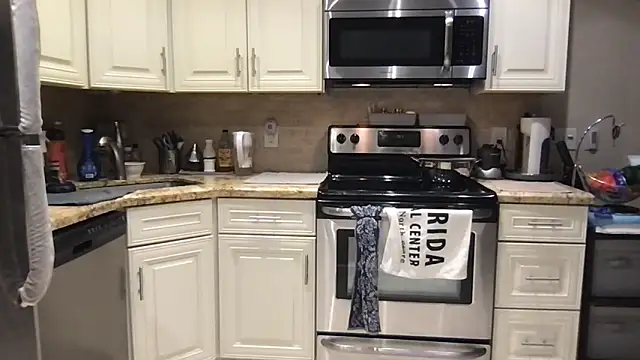 Snapshot of BigGuyMuscle chatting on March 2026 11:52:02 PM BigGuyMuscle online show from March 2026 11:52:02 PM