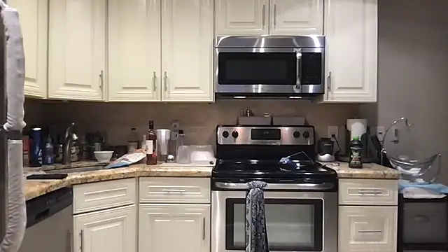 Snapshot of BigGuyMuscle chatting on April 2026 06:13:05 AM BigGuyMuscle online show from April 2026 06:13:05 AM