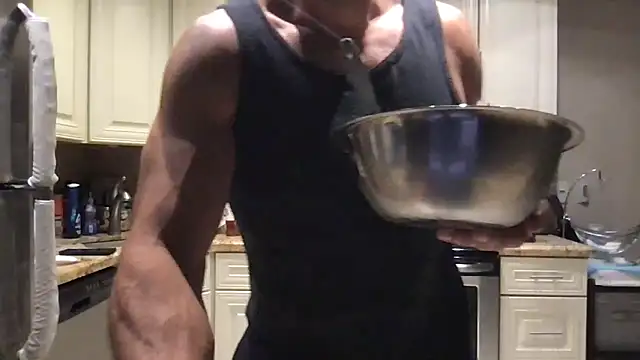 Snapshot of BigGuyMuscle chatting on April 2026 06:19:01 AM BigGuyMuscle online show from April 2026 06:19:01 AM