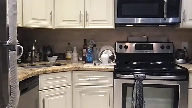 Snapshot of BigGuyMuscle chatting on April 2026 08:58:01 PM BigGuyMuscle online show from April 2026 08:58:01 PM