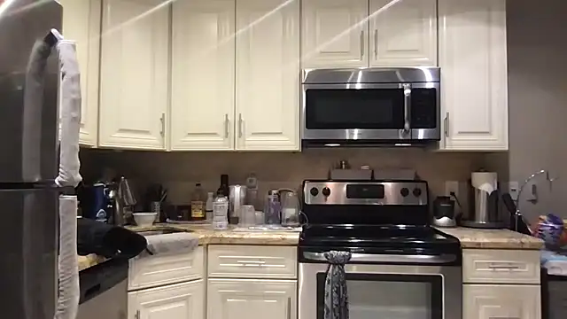 Snapshot of BigGuyMuscle chatting on April 2026 11:21:02 PM BigGuyMuscle online show from April 2026 11:21:02 PM