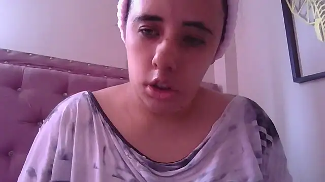 annarose19 online show from September 2025 05:47:02 PM