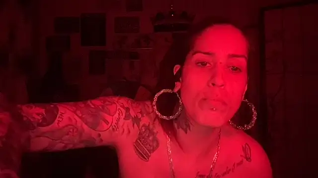 Snapshot of latinacubana chatting on May 2026 08:21:02 AM latinacubana online show from May 2026 08:21:02 AM