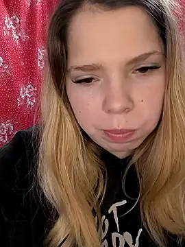 Zuli Kiska online show from November 2025 12:04:01 PM