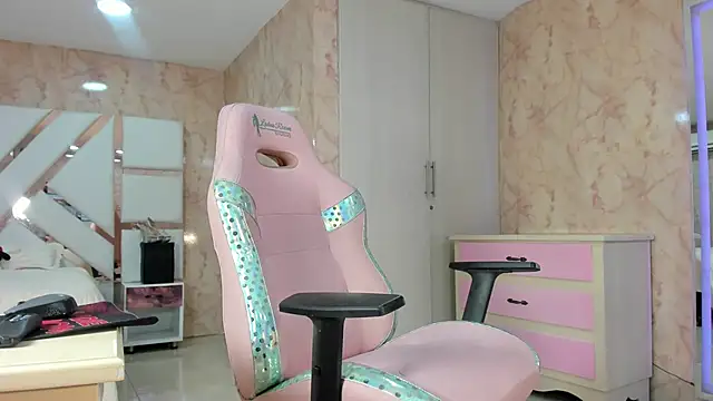 Snapshot of WowAna chatting on March 2025 12:15:02 PM WowAna online show from March 2025 12:15:02 PM