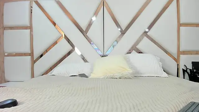 Snapshot of WowAna chatting on March 2025 09:05:01 AM WowAna online show from March 2025 09:05:01 AM