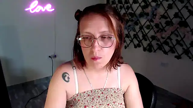 kittykalor09 online show from April 2026 02:03:02 AM