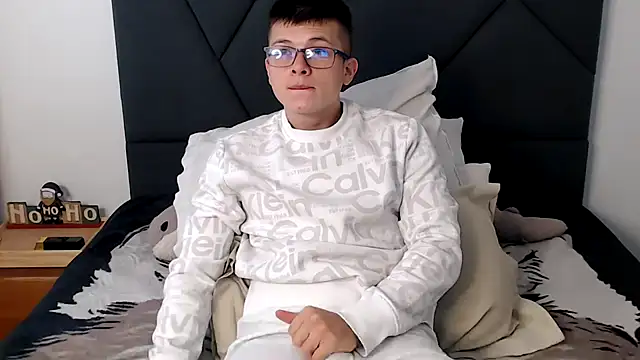 Snapshot of MathewCollin chatting on February 2025 12:25:02 PM MathewCollin online show from February 2025 12:25:02 PM