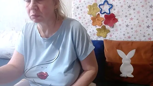Snapshot of QueenLana chatting on June 2026 08:40:02 AM QueenLana online show from June 2026 08:40:02 AM