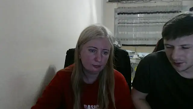 Snapshot of PeterAndJen chatting on May 2026 07:33:01 PM PeterAndJen online show from May 2026 07:33:01 PM