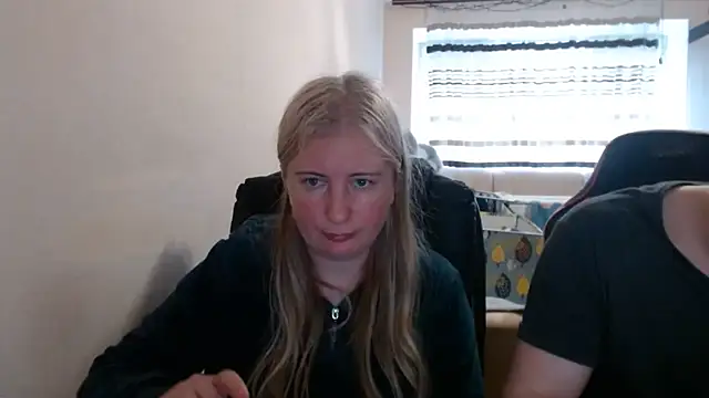 Snapshot of PeterAndJen chatting on May 2026 04:59:02 PM PeterAndJen online show from May 2026 04:59:02 PM
