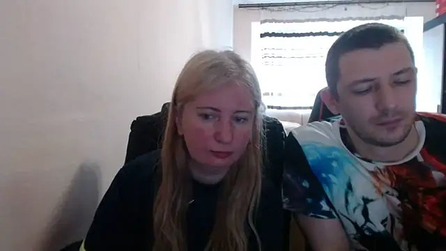 Snapshot of PeterAndJen chatting on June 2026 06:38:02 AM PeterAndJen online show from June 2026 06:38:02 AM