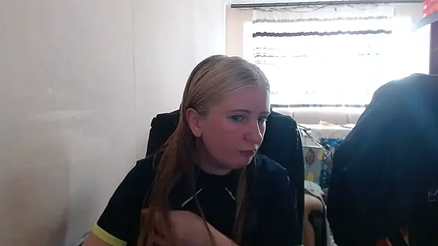 Snapshot of PeterAndJen chatting on June 2026 06:57:01 PM PeterAndJen online show from June 2026 06:57:01 PM