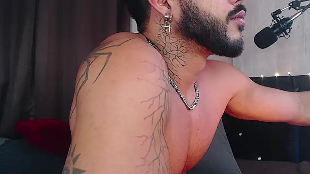 Artemis Kazttman online show from December 2024 01:47:01 PM