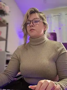 JennKenobi online show from February 2025 03:03:01 PM