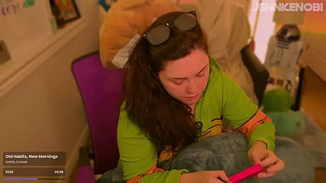 JennKenobi online show from September 2025 03:23:01 PM