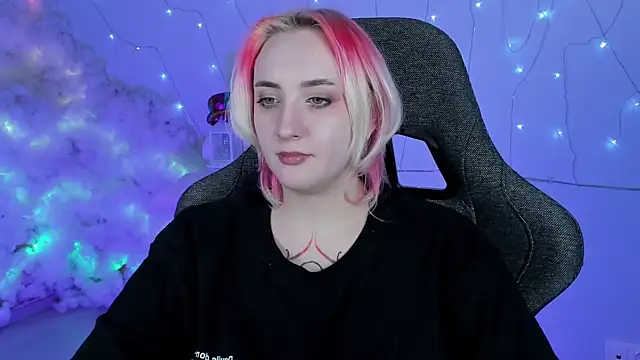 AsheLucker online show from February 2025 09:00:01 AM