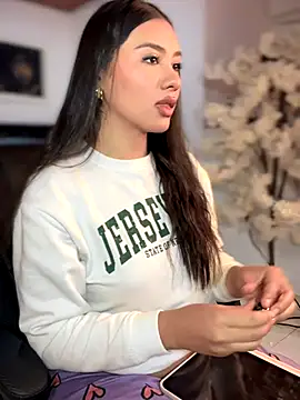 Ambar pe  online show from October 2025 06:58:02 PM