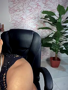 Ambar pe  online show from November 2025 03:29:02 AM