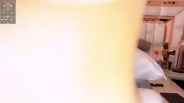 Snapshot of im_yours_01 chatting on January 2025 07:10:02 AM im yours 01 online show from January 2025 07:10:02 AM