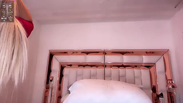 Snapshot of im_yours_01 chatting on January 2025 03:38:01 AM im yours 01 online show from January 2025 03:38:01 AM