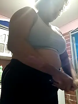 Hilarybunnyy online show from February 2026 11:58:02 PM