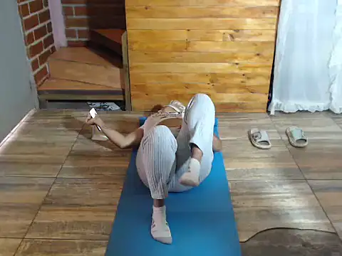 Hilarybunnyy online show from March 2026 12:20:01 PM