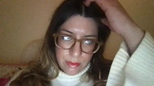 Snapshot of HYPHYtype chatting on February 2025 01:29:02 AM HYPHYtype online show from February 2025 01:29:02 AM