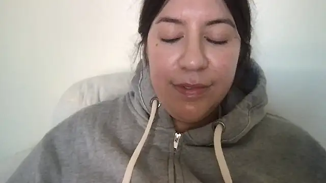 Snapshot of HYPHYtype chatting on February 2025 02:28:02 AM HYPHYtype online show from February 2025 02:28:02 AM