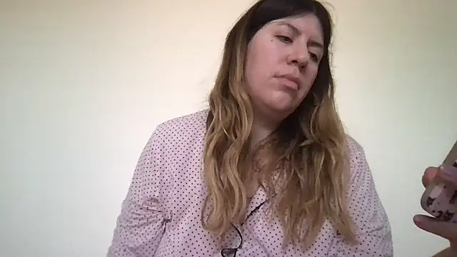 Snapshot of HYPHYtype chatting on March 2025 10:38:02 PM HYPHYtype online show from March 2025 10:38:02 PM