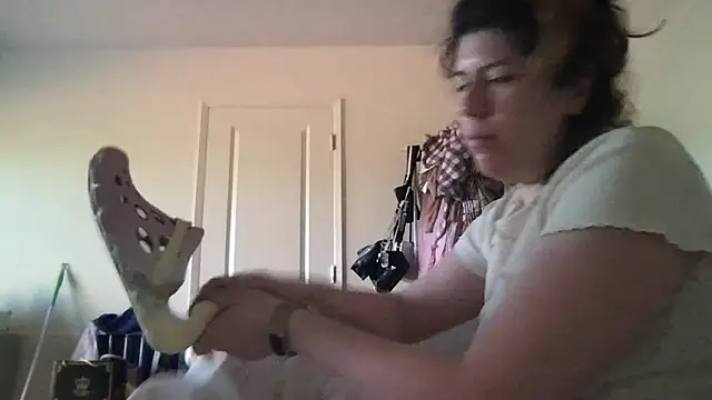 Snapshot of HYPHYtype chatting on October 2025 04:30:02 PM HYPHYtype online show from October 2025 04:30:02 PM