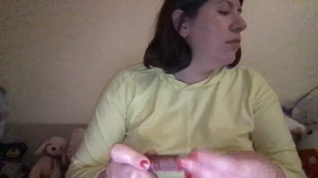 Snapshot of HYPHYtype chatting on June 2026 07:03:02 AM HYPHYtype online show from June 2026 07:03:02 AM