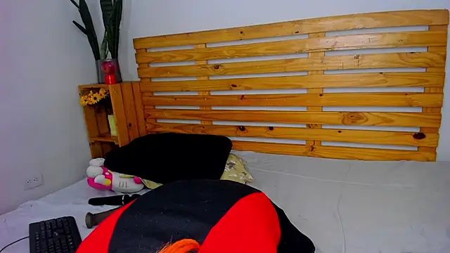 Snapshot of MaryJaneDove chatting on February 2025 10:30:02 AM MaryJaneDove online show from February 2025 10:30:02 AM