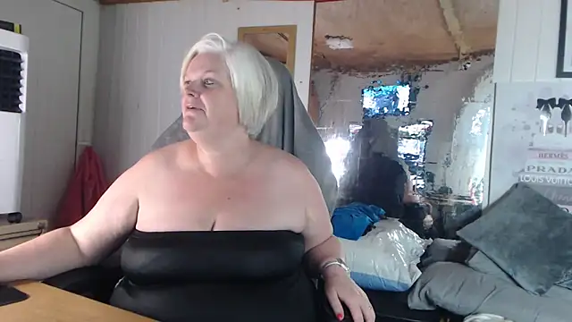 Snapshot of sexychazza16 chatting on October 2025 06:50:02 PM sexychazza16 online show from October 2025 06:50:02 PM