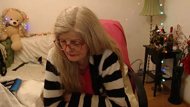 Snapshot of BlairFort chatting on December 2024 04:20:02 PM BlairFort online show from December 2024 04:20:02 PM