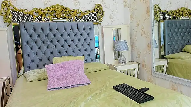 PamelaTomson online show from November 2025 01:36:01 PM