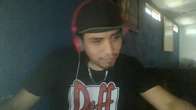 AlexAlejandro13 online show from October 2025 07:03:01 PM