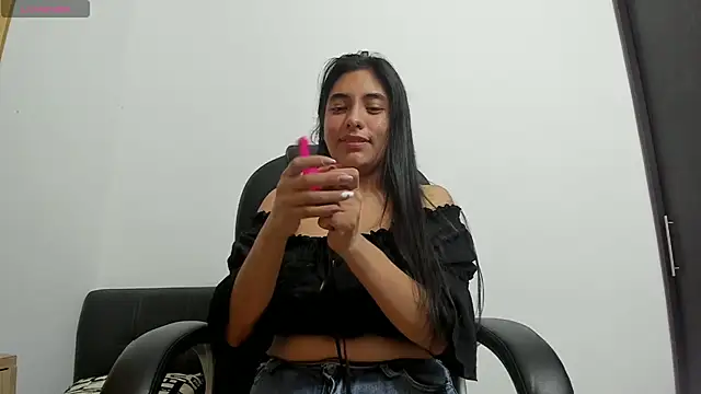 Snapshot of emilysex_118 chatting on January 2025 12:33:01 AM emilysex 118 online show from January 2025 12:33:01 AM