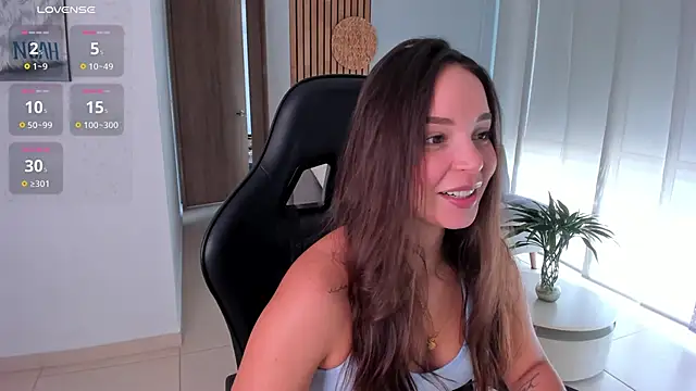 AnnieHallX online show from November 2025 06:09:02 PM