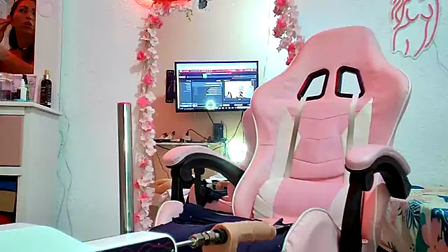 Snapshot of Dulce_Maria05 chatting on December 2024 10:33:02 PM Dulce Maria05 online show from December 2024 10:33:02 PM