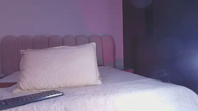 sofi decker online show from November 2025 11:57:02 AM