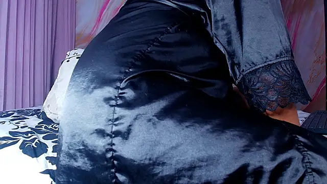 sofi decker online show from April 2026 03:29:02 AM