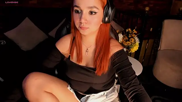 GiaBrooksX online show from November 2025 03:34:02 PM