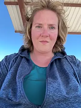 Lizzyloo online show from February 2025 06:09:01 PM