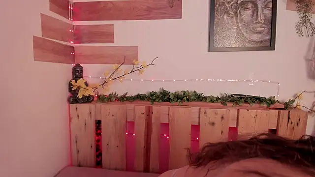 llanna  online show from April 2026 05:18:01 PM