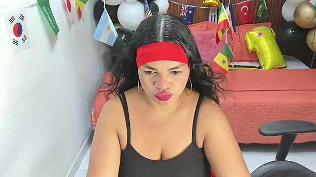 Snapshot of Cloe_35 chatting on June 2026 08:00:02 PM Cloe 35 online show from June 2026 08:00:02 PM