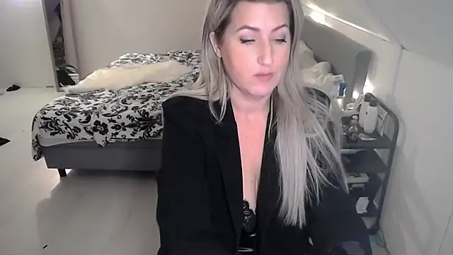 TessToy online show from January 2025 05:56:01 PM