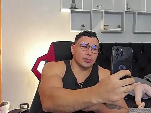 tyler hank01 online show from April 2026 01:39:01 AM